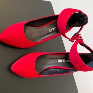 Cute red heels 👠!!